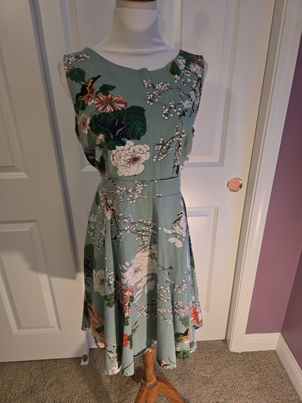 NWOT Sleeveless Sage Green Floral Dress - XL